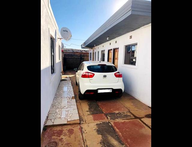 2 BEDROOM HOUSE FOR SALE IN BRAM FISCHERVILLE